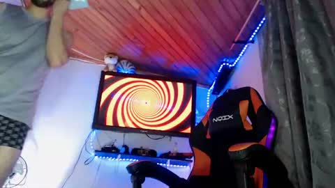 Snapshot of dereck_monroe chatting on 6, 8, 2026 Dereck online show from 6, 8, 2026