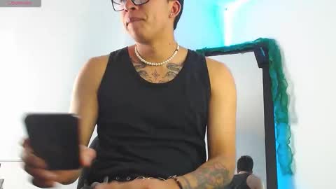 Snapshot of derek_moon04 chatting on 5, 1, 2026 Derek online show from 5, 1, 2026