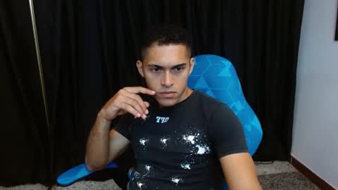 Snapshot of derek_storm_ chatting on 17, 12, 2025 D E R E K online show from 17, 12, 2025