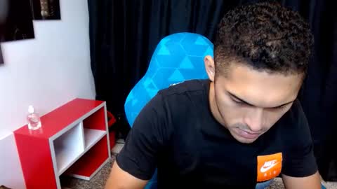 Snapshot of derek_storm_ chatting on 21, 12, 2025 D E R E K online show from 21, 12, 2025