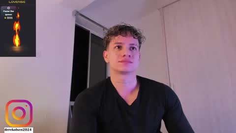 Snapshot of derekolsen_ chatting on 21, 10, 2025 Derek  IG Derekolsen2024 online show from 21, 10, 2025