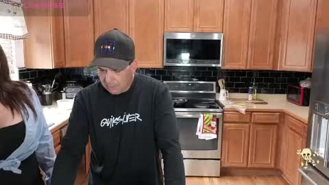 Derrick 52 and Brittany 50 online show from 25, 4, 2026