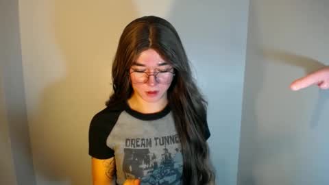 Snapshot of desirable_lorinexx chatting on 15, 12, 2024 LORINE online show from 15, 12, 2024