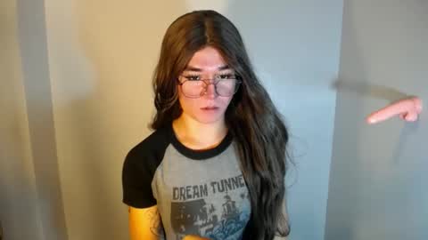 Snapshot of desirable_lorinexx chatting on 15, 12, 2024 LORINE online show from 15, 12, 2024