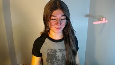 Snapshot of desirable_lorinexx chatting on 25, 12, 2024 LORINE online show from 25, 12, 2024
