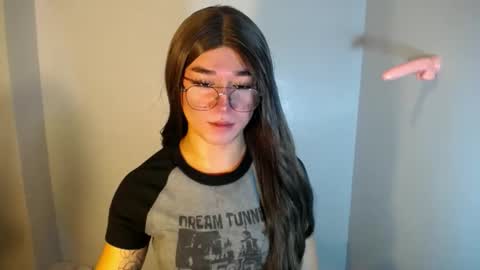 Snapshot of desirable_lorinexx chatting on 1, 1, 2025 LORINE online show from 1, 1, 2025