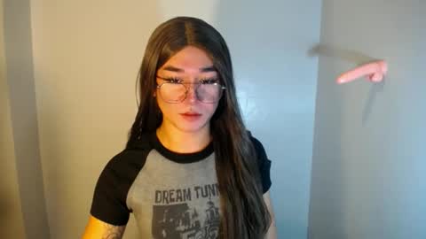 Snapshot of desirable_lorinexx chatting on 1, 1, 2025 LORINE online show from 1, 1, 2025