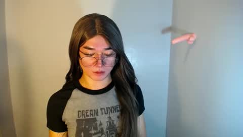 Snapshot of desirable_lorinexx chatting on 1, 1, 2025 LORINE online show from 1, 1, 2025