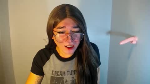 Snapshot of desirable_lorinexx chatting on 2, 1, 2025 LORINE online show from 2, 1, 2025