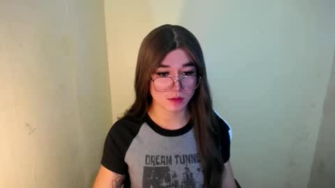 Snapshot of desirable_lorinexx chatting on 5, 2, 2025 LORINE online show from 5, 2, 2025