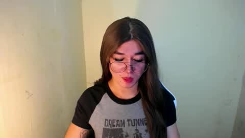 Snapshot of desirable_lorinexx chatting on 5, 2, 2025 LORINE online show from 5, 2, 2025