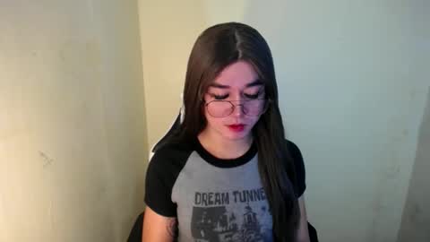 Snapshot of desirable_lorinexx chatting on 6, 2, 2025 LORINE online show from 6, 2, 2025