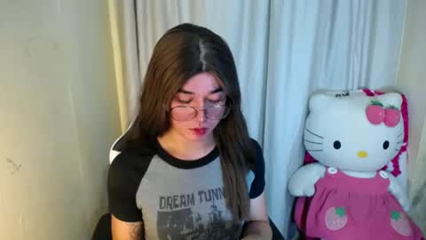 Snapshot of desirable_lorinexx chatting on 23, 2, 2025 LORINE online show from 23, 2, 2025