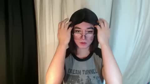 Snapshot of desirable_lorinexx chatting on 12, 3, 2025 LORINE online show from 12, 3, 2025