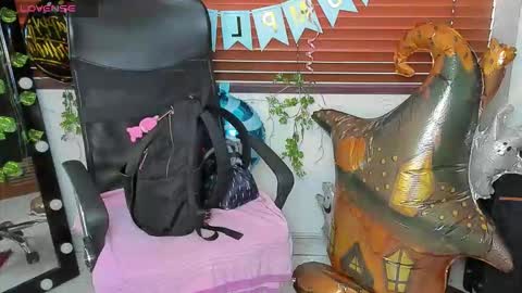 Snapshot of destinyhills_ chatting on 23, 3, 2026 Destiny online show from 23, 3, 2026