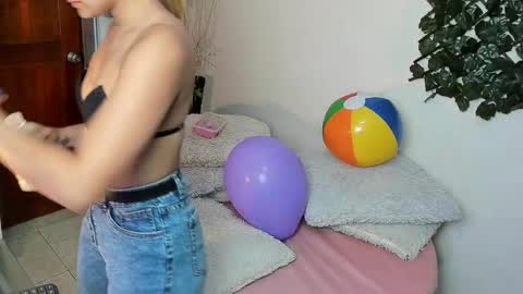 Snapshot of destinyhills_ chatting on 30, 3, 2026 Destiny online show from 30, 3, 2026