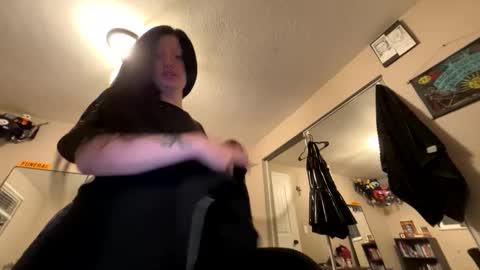 Snapshot of destroyliv chatting on 9, 10, 2025 Liv Vermillion online show from 9, 10, 2025