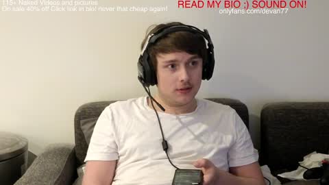 Snapshot of devantheplug chatting on 15, 12, 2024 Devan online show from 15, 12, 2024