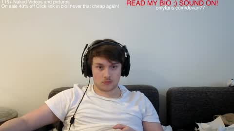 Snapshot of devantheplug chatting on 15, 12, 2024 Devan online show from 15, 12, 2024