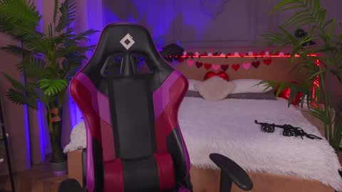 devilinee online show from 5, 2, 2025