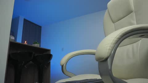 Snapshot of devin_hunter chatting on 14, 12, 2024 Devin Hunter online show from 14, 12, 2024