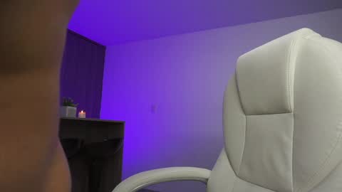 Snapshot of devin_hunter chatting on 17, 12, 2024 Devin Hunter online show from 17, 12, 2024
