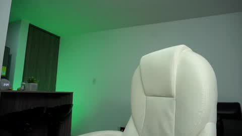 Snapshot of devin_hunter chatting on 20, 12, 2024 Devin Hunter online show from 20, 12, 2024