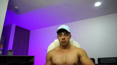 Snapshot of devin_hunter chatting on 6, 1, 2025 Devin Hunter online show from 6, 1, 2025