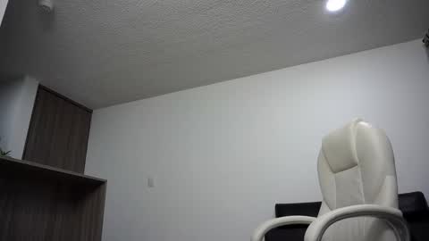 Snapshot of devin_hunter chatting on 8, 1, 2025 Devin Hunter online show from 8, 1, 2025