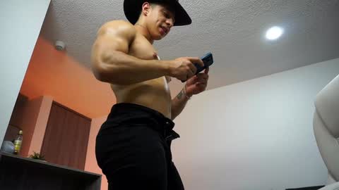 Snapshot of devin_hunter chatting on 10, 1, 2025 Devin Hunter online show from 10, 1, 2025