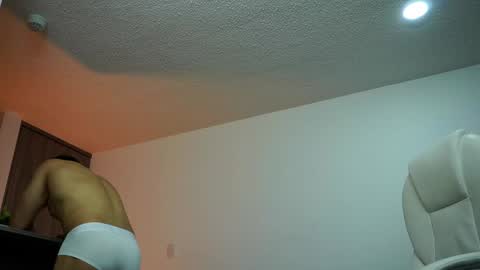 Snapshot of devin_hunter chatting on 11, 1, 2025 Devin Hunter online show from 11, 1, 2025