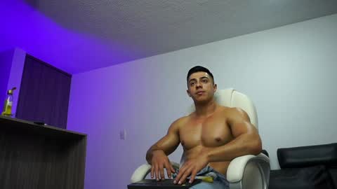 Snapshot of devin_hunter chatting on 18, 1, 2025 Devin Hunter online show from 18, 1, 2025