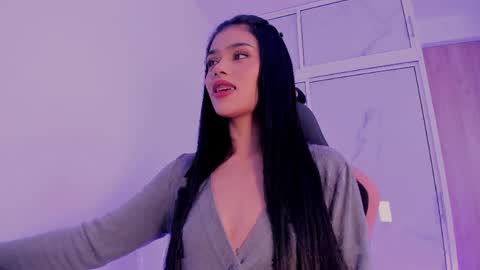 Snapshot of devours_fire chatting on 6, 4, 2026 Sara 3 online show from 6, 4, 2026