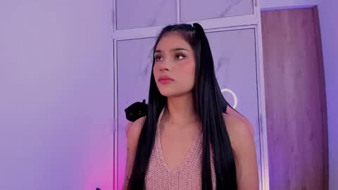 Snapshot of devours_fire chatting on 12, 4, 2026 Sara 3 online show from 12, 4, 2026