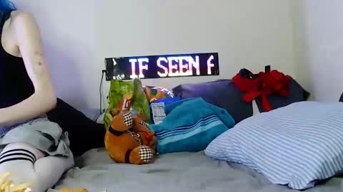 Snapshot of devykitten2018 chatting on 6, 4, 2026 devykitten online show from 6, 4, 2026