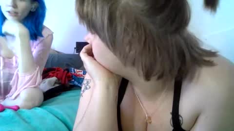 Snapshot of devykitten2018 chatting on 6, 4, 2026 devykitten online show from 6, 4, 2026