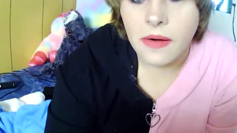 Snapshot of devykitten2018 chatting on 19, 4, 2026 devykitten online show from 19, 4, 2026