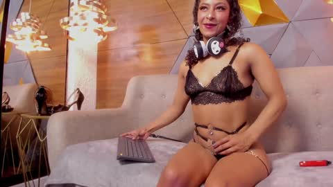 Snapshot of diamond_black19 chatting on 27, 12, 2024 Camila and Megan online show from 27, 12, 2024