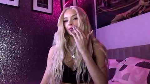 Snapshot of diamond_the_blonde chatting on 19, 10, 2025 Diamond online show from 19, 10, 2025