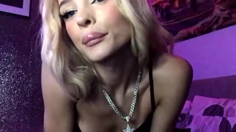 Snapshot of diamond_the_blonde chatting on 20, 10, 2025 Diamond online show from 20, 10, 2025