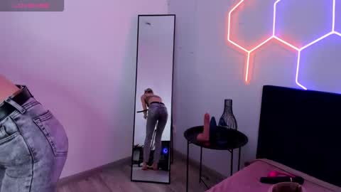 Snapshot of diana_garrett chatting on 23, 11, 2025 Diana online show from 23, 11, 2025