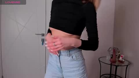 Snapshot of diana_garrett chatting on 21, 12, 2025 Diana online show from 21, 12, 2025