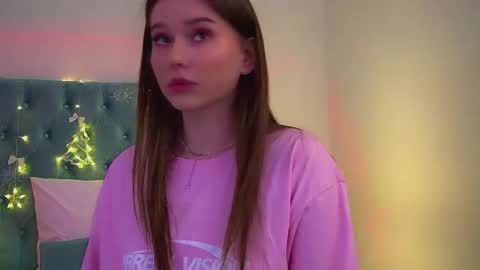 Snapshot of dianabecker chatting on 4, 12, 2025 Diana online show from 4, 12, 2025