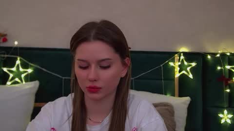 Snapshot of dianabecker chatting on 16, 12, 2025 Diana online show from 16, 12, 2025