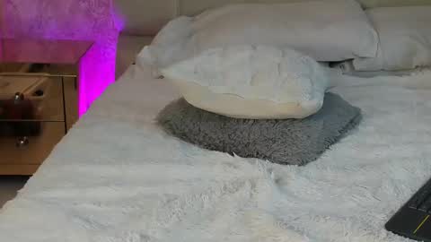 dianac1998 online show from 31, 1, 2025