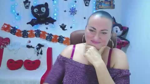 Snapshot of dianamgg chatting on 21, 10, 2025 Diana online show from 21, 10, 2025