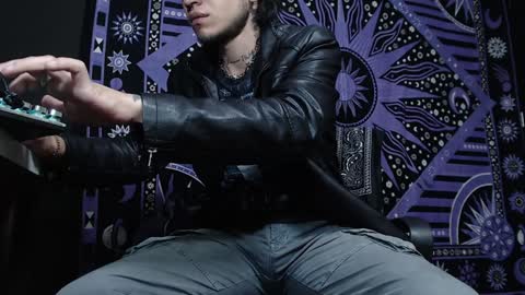 DICAPRIO online show from 7, 2, 2025