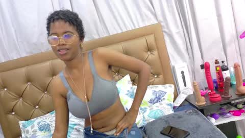 Snapshot of didoelizabeth chatting on 15, 10, 2025 didoelizabeth online show from 15, 10, 2025