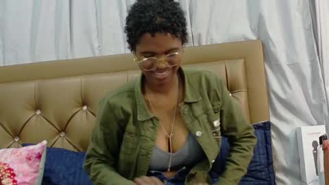 Snapshot of didoelizabeth chatting on 21, 10, 2025 didoelizabeth online show from 21, 10, 2025