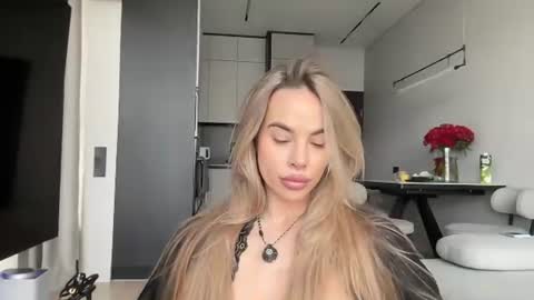 Snapshot of diffgirls chatting on 12, 6, 2026 Tanya online show from 12, 6, 2026